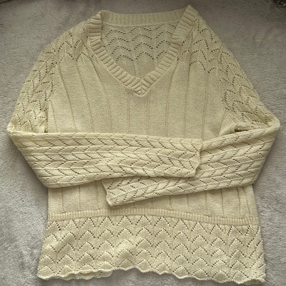 No brand | Cream V-Neck Sweater